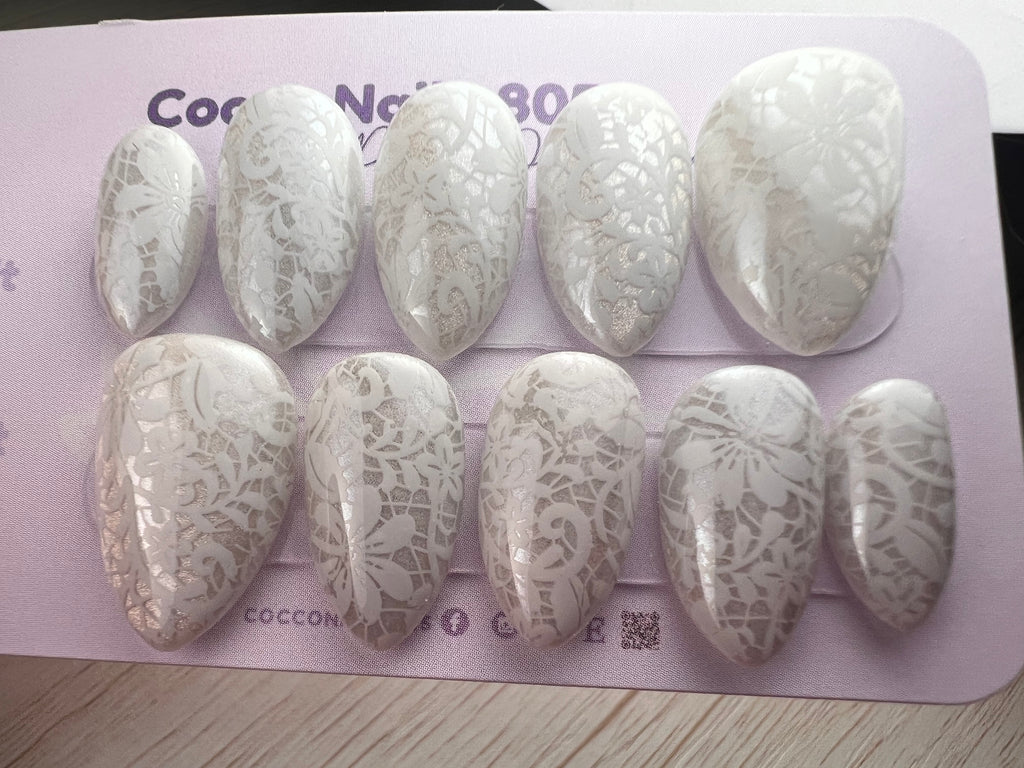 Lace Cat Eye Press On Nails